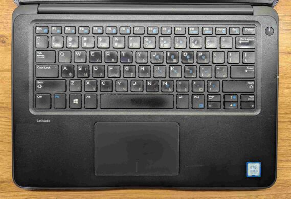 Ноутбук Б-клас Dell Latitude 3380 / 13.3" (1366x768) TN Touch / Intel Core i5-7200U (2 (4) ядра по 2.5 - 3.1 GHz) / 8 GB DDR4 / 240 GB SSD / Intel HD Graphics 520 / WebCam / Windows 10