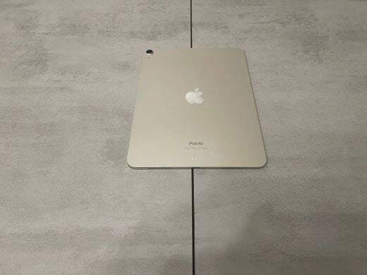 Планшет Б-клас Apple iPad Air A2588 MM9P3LLA (5th Gen, 2022) / 10.9" (2360x1640) IPS / Apple M1 (8 ядер до 3.2 GHz) / 8 GB RAM / 256 GB Memory / Wi-Fi 6