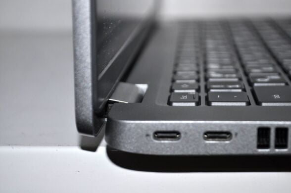 Ультрабук Б-класс Dell Latitude 5420 / 14" (1920x1080) IPS / Intel Core i5-1135G7 (4 (8) ядра по 4.2 GHz) / 16 GB DDR4 / 512 GB SSD M.2 NEW / Intel Iris X Graphics / WebCam / Win 10 Pro