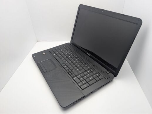 Ноутбук Toshiba Satellite C870D / 17.3" (1600x900) TN / AMD E1-1200 (2 ядра по 1.4 GHz) / 6 GB DDR3 / 120 GB SSD / AMD Radeon HD 7310 Graphics / WebCam / DVD-ROM