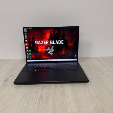 Ігровий ноутбук Razer Blade 16 RZ09-0483 / 16" (2560x1600) MiniLED / Intel Core i9-13950HX (24 (32) ядра по 2.2 - 5.5 GHz) / 32 GB DDR5 / 2000 GB SSD NVMe / nVidia GeForce RTX 4090, 16 GB GDDR6, 256-bit / WebCam
