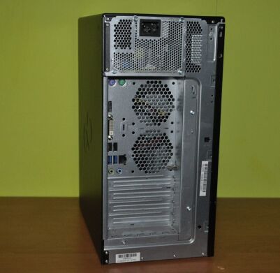 Компьютер Fujitsu Esprimo P558 E85 Tower / Intel Core i3-8100 (4 ядер по 3.6 GHz) / 12 GB DDR4 / 4000 GB HDD / Intel UHD Graphics 630 / Windows 11 Pro