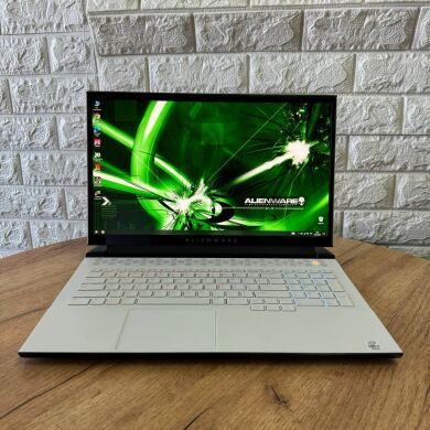 Ігровий ноутбук Dell Alienware m17 R3 / 17.3" (1920x1080) IPS / Intel Core i7-10750H (6 (12) ядер по 2.6 - 5.0 GHz) / 32 GB DDR4 / 500 GB SSD / nVidia GeForce RTX 2070 Super, 8 GB GDDR6, 256-bit / WebCam