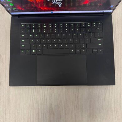 Ігровий ноутбук Razer Blade 16 RZ09-0483 / 16" (2560x1600) MiniLED / Intel Core i9-13950HX (24 (32) ядра по 2.2 - 5.5 GHz) / 32 GB DDR5 / 2000 GB SSD NVMe / nVidia GeForce RTX 4090, 16 GB GDDR6, 256-bit / WebCam