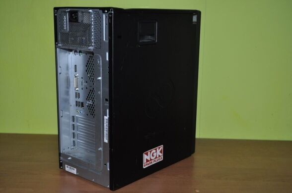 Компьютер Fujitsu Esprimo P558 E85 Tower / Intel Core i3-8100 (4 ядер по 3.6 GHz) / 12 GB DDR4 / 4000 GB HDD / Intel UHD Graphics 630 / Windows 11 Pro