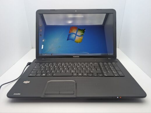 Ноутбук Toshiba Satellite C870D / 17.3" (1600x900) TN / AMD E1-1200 (2 ядра по 1.4 GHz) / 6 GB DDR3 / 120 GB SSD / AMD Radeon HD 7310 Graphics / WebCam / DVD-ROM