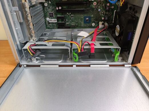 Ігровий ПК Fujitsu Esprimo P757 E90+ Tower / Intel Core i5-6500 (4 ядра по 3.2 - 3.6 GHz) / 16 GB DDR4 / 240 GB SSD M.2 / nVidia GeForce GTX 745, 2 GB DDR3, 128-bit / 280W / HDMI