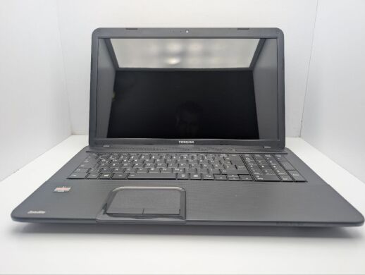Ноутбук Toshiba Satellite C870D / 17.3" (1600x900) TN / AMD E1-1200 (2 ядра по 1.4 GHz) / 6 GB DDR3 / 120 GB SSD / AMD Radeon HD 7310 Graphics / WebCam / DVD-ROM