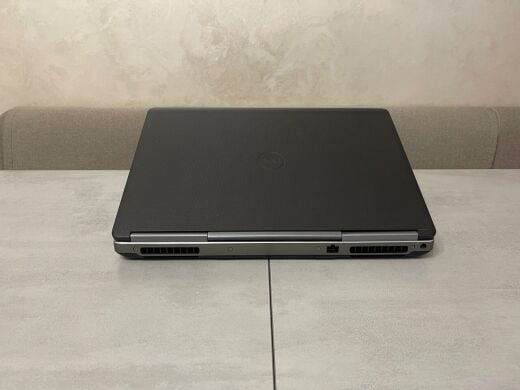 Мобильная рабочая станция Dell Precision 7710 / 17.3" (1920x1080) IPS / Intel Core i7-6820HQ (4 (8) ядра по 2.7 - 3.6 GHz) / 16 GB DDR4 / 256 GB SSD + 500 GB HDD / nVidia Quadro M4000M, 4 GB GDDR5, 256-bit / WebCam