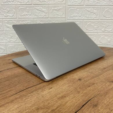 Игровой ультрабук Apple MacBook Pro A1707 (2017) / 15.4" (2880x1800) IPS / Intel Core i7-7820HQ (4 (8) ядра по 2.9 - 3.9 GHz) / 16 GB DDR4 / 1000 GB SSD / AMD Radeon Pro 460, 4 GB GDDR5, 128-bit / WebCam