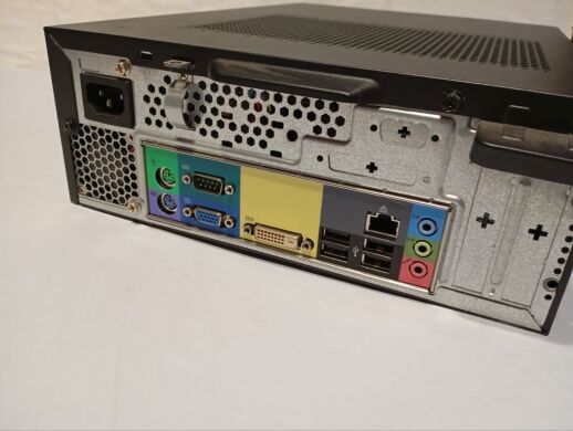 Комплект ПК: Acer Veriton X2632G SFF / Intel Сore i3-4160 (2 (4) ядра по 3.5 GHz) / 8 GB DDR3 / 500 GB HDD / Intel HD Graphics 4600 / DVD-RW + Монитор Acer V223HQL / 22" (1920x1080) TN / 1x DVI, 1x VGA / VESA 100x100 Комплект ПК: Acer Veriton X2632G SFF / Intel Сore i3-4160 (2 (4) ядра по 3.5 GHz) / 8 GB DDR3 / 500 GB HDD / Intel HD Graphics 4600 / DVD-RW + Монитор Acer V223HQL / 22" (1920x1080) TN / 1x DVI, 1x VGA / VESA 100x100