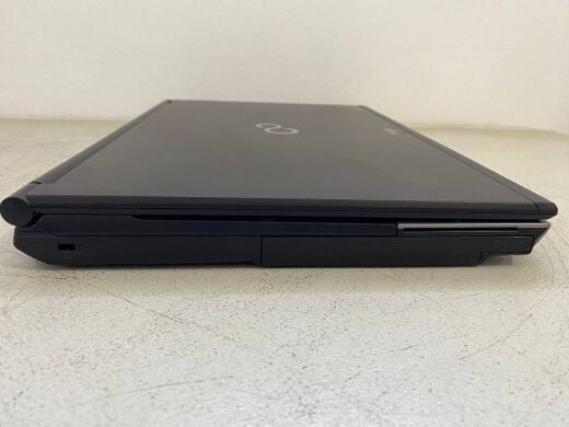 Мобільна робоча станція Б-класс Fujitsu Celsius H720 / 15.6" (1920x1080) TN / Intel Core i7-3720QM (4 (8) ядра по 2.6 - 3.6 GHz) / 16 GB DDR3 / 256 GB SSD / nVidia Quadro K1000M, 2 GB GDDR3, 128-bit / WebCam