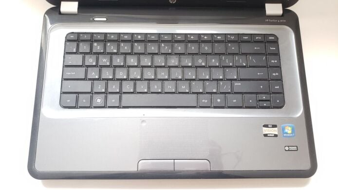 Ноутбук HP Pavilion g6-1312sr / 15.6" (1366x768) TN / AMD E2-3000M (2 ядра по 1.8 GHz) / 8 GB DDR3 / 128 GB SSD / AMD Radeon HD 6380G Graphics / WebCam / DVD-ROM / АКБ не тримає