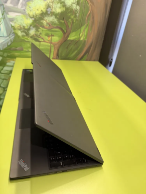 Мобільна робоча станція Lenovo ThinkPad P16v Gen2 / 16" (1920x1200) IPS / Intel Core Ultra 7 155H (16 (22) ядер по 1.4 - 4.8 GHz) / 32 GB DDR5 / 1000 GB SSD / nVidia RTX 1000 Ada, 6 GB GDDR6, 96-bit / WebCam