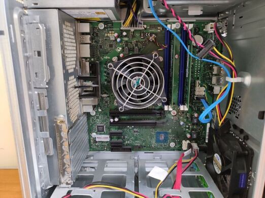 Ігровий ПК Fujitsu Esprimo P757 E90+ Tower / Intel Core i5-6500 (4 ядра по 3.2 - 3.6 GHz) / 16 GB DDR4 / 240 GB SSD M.2 / nVidia GeForce GTX 745, 2 GB DDR3, 128-bit / 280W / HDMI