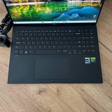 Игровой ультрабук LG Gram 16Z90R / 16" (2560x1600) IPS / Intel Core i7-1360P (12 (16) ядер по 3.7 - 5.0 GHz) / 32 GB DDR5 / 1000 GB SSD / nVidia GeForce RTX 3050, 4 GB GDDR6, 128-bit / WebCam Игровой ультрабук LG Gram 16Z90R / 16" (2560x1600) IPS / Intel Core i7-1360P (12 (16) ядер по 3.7 - 5.0 GHz) / 32 GB DDR5 / 1000 GB SSD / nVidia GeForce RTX 3050, 4 GB GDDR6, 128-bit / WebCam