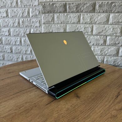 Ігровий ноутбук Dell Alienware m17 R3 / 17.3" (1920x1080) IPS / Intel Core i7-10750H (6 (12) ядер по 2.6 - 5.0 GHz) / 32 GB DDR4 / 500 GB SSD / nVidia GeForce RTX 2070 Super, 8 GB GDDR6, 256-bit / WebCam