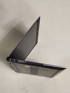 Мобільна робоча станція HP ZBook Studio G5 / 15.6" (3840x2160) IPS / Intel Core i9-8950HK (6 (12) ядер по 2.9 - 4.8 GHz) / 16 GB DDR4 / 256 GB SSD / nVidia Quadro P2000, 4 GB GDDR5, 128-bit / WebCam