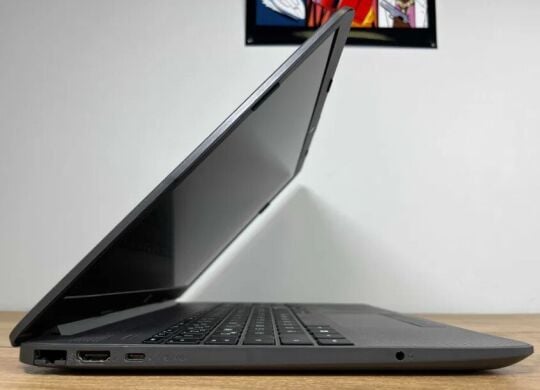 Ноутбук HP 255 G8 / 15.6" (1920x1080) IPS / AMD Ryzen 3 5300U (4 (8) ядра по 2.6 - 3.8 GHz) / 8 GB DDR4 / 256 GB SSD / AMD Radeon RX Vega 6 / WebCam / Win 10 Pro