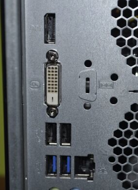 Компьютер Fujitsu Esprimo P558 E85 Tower / Intel Core i3-8100 (4 ядер по 3.6 GHz) / 12 GB DDR4 / 4000 GB HDD / Intel UHD Graphics 630 / Windows 11 Pro