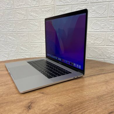 Игровой ультрабук Apple MacBook Pro A1707 (2017) / 15.4" (2880x1800) IPS / Intel Core i7-7820HQ (4 (8) ядра по 2.9 - 3.9 GHz) / 16 GB DDR4 / 1000 GB SSD / AMD Radeon Pro 460, 4 GB GDDR5, 128-bit / WebCam