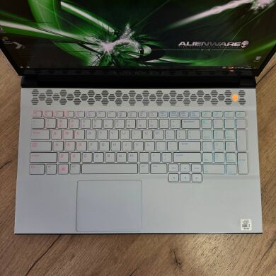 Ігровий ноутбук Dell Alienware m17 R3 / 17.3" (1920x1080) IPS / Intel Core i7-10750H (6 (12) ядер по 2.6 - 5.0 GHz) / 32 GB DDR4 / 500 GB SSD / nVidia GeForce RTX 2070 Super, 8 GB GDDR6, 256-bit / WebCam