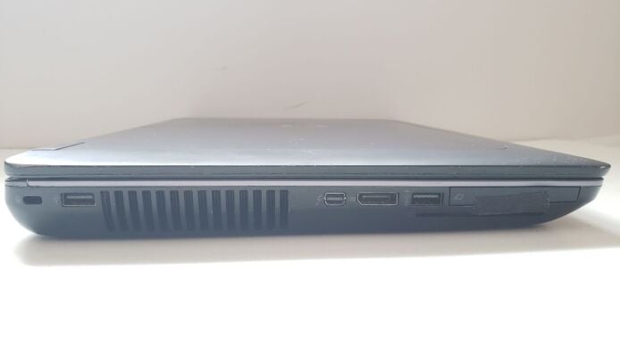 Мобільна робоча станція Б-клас HP ZBook 15 G2 / 15.6" (1920x1080) IPS / Intel Core i7-4800MQ (4 (8) ядра по 2.7 - 3.7 GHz) / 16 GB DDR3 / 500 GB SSD / nVidia Quadro K2100M, 2 GB GDDR5, 128-bit / WebCam / АКБ не тримає