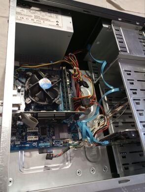 ПК Б-класс Gigabyte Tower / Intel Core i5-3330S (4 ядра по 2.7 - 3.2 GHz) / 8 GB DDR3 / 500 GB HDD / nVidia GeForce 210, 1 GB DDR3, 64-bit / DVD-RW / 400W