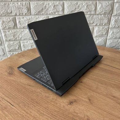 Ігровий ноутбук Б-клас Lenovo IdeaPad Gaming 3 15ARH7 / 15.6" (1920x1080) IPS / AMD Ryzen 5 6600H (6 (12) ядер по 3.3 - 4.5 GHz) / 8 GB DDR5 / 256 GB SSD / nVidia GeForce RTX 3050, 4 GB GDDR6, 128-bit