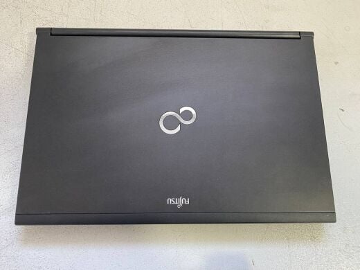 Мобільна робоча станція Б-класс Fujitsu Celsius H720 / 15.6" (1920x1080) TN / Intel Core i7-3720QM (4 (8) ядра по 2.6 - 3.6 GHz) / 16 GB DDR3 / 256 GB SSD / nVidia Quadro K1000M, 2 GB GDDR3, 128-bit / WebCam