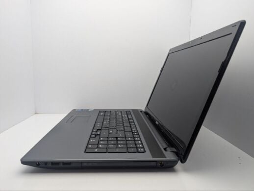 Ноутбук Acer Aspire 7739Z / 17.3" (1600x900) TN / Intel Core i3-380M (2 (4) ядра по 2.5 GHz) / 6 GB DDR3 / 500 GB HDD / Intel Graphics / WebCam / DVD-ROM Ноутбук Acer Aspire 7739Z / 17.3" (1600x900) TN / Intel Core i3-380M (2 (4) ядра по 2.5 GHz) / 6 GB DDR3 / 500 GB HDD / Intel Graphics / WebCam / DVD-ROM