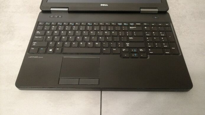 Ноутбук Dell Latitude E5540 / 15.6" (1366x768) HD TN / Intel Core i7-4600U 4th Gen (2 (4) ядер по 2,1GHz - 4,1GHz) / 8 GB DDR3 / HDD 500 GB / Intel HD 4400 1 Gb + Nvidia GeForce GT 720M 2 GB / WebCam / DVD