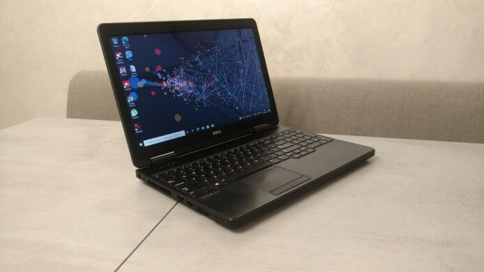 Ноутбук Dell Latitude E5540 / 15.6" (1366x768) HD TN / Intel Core i7-4600U 4th Gen (2 (4) ядер по 2,1GHz - 4,1GHz) / 8 GB DDR3 / HDD 500 GB / Intel HD 4400 1 Gb + Nvidia GeForce GT 720M 2 GB / WebCam / DVD