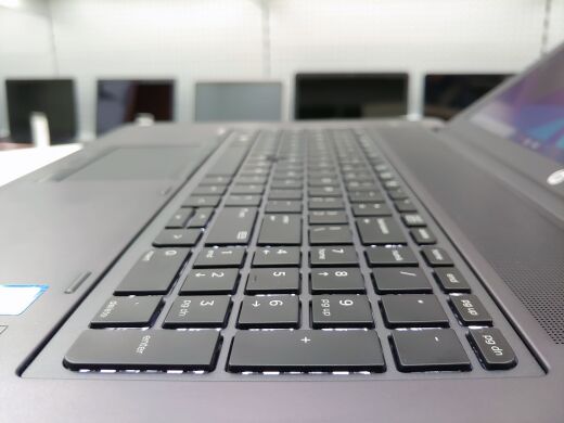 Ноутбук HP ZBook 17 G3 / 17.3" (1600x900) TN / Intel Core i5-6440HQ (4 ядра по 2.6 - 3.5 GHz) / 16 GB DDR4 / 1000 GB HDD / nVidia Quadro M1000M 2 GB / WebCam