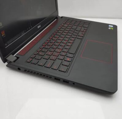 Игровой ноутбук Dell Inspiron 15-5577 / 15.6" (1920х1080) TN / Intel Core i5-7300HQ (4 ядра по 2.5 - 3.5 GHz) / 16 GB DDR4 / 240 GB SSD +1000 GB HDD / nVidia GeForce GTX 1050 Ti, 4 GB GDDR5, 128-bit / WebCam / Win 10 Home