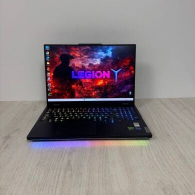 Ігровий ноутбук Б-клас Lenovo Legion Pro 7 16IRX8H / 16" (2560x1600) IPS / Intel Core i9-13900HX (24 (32) ядра по 3.9 - 5.4 GHz) / 16 GB DDR5 / 1000 GB SSD M.2 / nVidia GeForce RTX 4080, 12 GB GDDR6, 192-bit / WebCam Ігровий ноутбук Б-клас Lenovo Legion Pro 7 16IRX8H / 16" (2560x1600) IPS / Intel Core i9-13900HX (24 (32) ядра по 3.9 - 5.4 GHz) / 16 GB DDR5 / 1000 GB SSD M.2 / nVidia GeForce RTX 4080, 12 GB GDDR6, 192-bit / WebCam