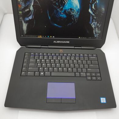 Ігровий ноутбук Б клас Dell Alienware 15 R2 / 15.6" (1920х1080) IPS / Intel Core i7-6700HQ (4 (8) ядра по 2.6 - 3.5 GHz) / 16 GB DDR4 / 256 GB SSD+1 TB HDD / nVidia GeForce GTX 970M, 3 GB GDDR5, 192-bit / WebCam Full HD / USB 3.0 / HDMI