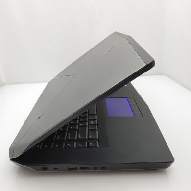 Ігровий ноутбук Б клас Dell Alienware 15 R2 / 15.6" (1920х1080) IPS / Intel Core i7-6700HQ (4 (8) ядра по 2.6 - 3.5 GHz) / 16 GB DDR4 / 256 GB SSD+1 TB HDD / nVidia GeForce GTX 970M, 3 GB GDDR5, 192-bit / WebCam Full HD / USB 3.0 / HDMI