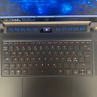 Ігровий ноутбук Corsair Voyager A1600 / 16" (2560x1600) IPS / AMD Ryzen 9 6900HS (8 (16) ядер по 3.3 - 4.9 GHz) / 16 GB DDR5 / 512 GB SSD / AMD Radeon RX 6800M, 12 GB GDDR6, 192-bit / WebCam Ігровий ноутбук Corsair Voyager A1600 / 16" (2560x1600) IPS / AMD Ryzen 9 6900HS (8 (16) ядер по 3.3 - 4.9 GHz) / 16 GB DDR5 / 512 GB SSD / AMD Radeon RX 6800M, 12 GB GDDR6, 192-bit / WebCam