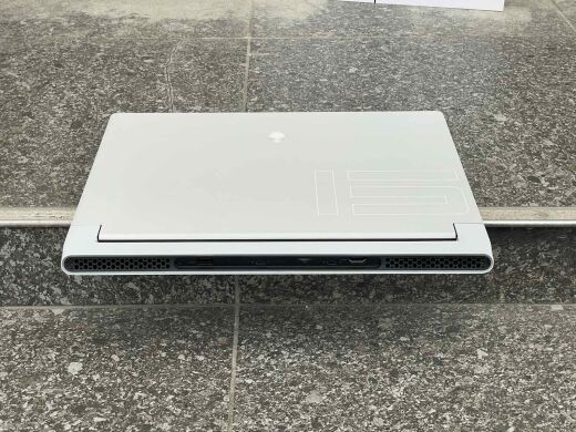 Игровой ноутбук Dell Alienware X15 R1 / 15.6" (2560x1440) IPS / Intel Core i7-11800H (8 (16) ядер по 2.3 - 4.6 GHz) / 16 GB DDR4 / 1000 GB SSD / nVidia GeForce RTX 3070, 8 GB GDDR6, 256-bit / WebCam / USB 3.2 / HDMI