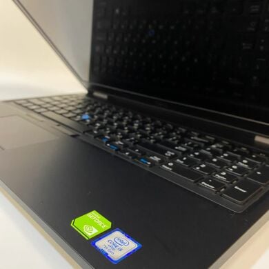 Игровой ноутбук Dell Latitude 5580 / 15.6" (1920x1080) IPS Touch / Intel Core i5-7300U (2 (4) ядра по 2.6 - 3.5 GHz) / 16 GB DDR4 / 512 GB SSD / nVidia GeForce 930MX, 2 GB DDR3, 64-bit / WebCam + Беспроводная мышка