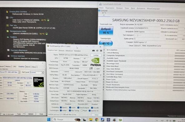 Игровой ноутбук Lenovo Legion Y520 / 15.6" (1920x1080) IPS / Intel Core i7-7700HQ (4 (8) ядра по 2.8 - 3.8 GHz) / 16 GB DDR4 / 256 GB SSD / nVidia GeForce GTX 1060 Max-Q, 6 GB GDDR5, 192-bit / WebCam