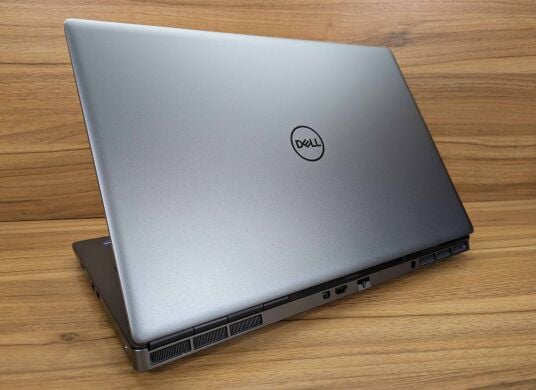 Мобильная рабочая станция Dell Precision 7760 / 17.3" (3840x2160) IPS / Intel Xeon W-11855M (6 (12) ядер по 3.2 - 4.9 GHz) / 32 GB DDR4 / 1000 GB SSD / nVidia RTX A4000, 8 GB GDDR6, 256-bit / WebCam / HDMI / Windows 10
