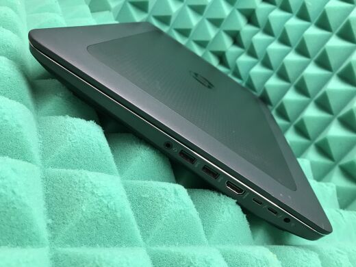 Мобильная рабочая станция HP ZBook 15 G3 / 15.6" (1920x1080) IPS / Intel Core i7-6700HQ (4 (8) ядра по 2.6 - 3.5 GHz) / 32 GB DDR4 / 512 GB SSD M.2 / nVidia Quadro M1000M, 2 GB GDDR5, 128-bit / WebCam / Fingerprint / HDMI