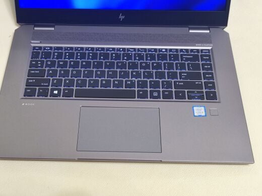 Мобільна робоча станція HP ZBook Studio G5 / 15.6" (3840x2160) IPS / Intel Core i9-8950HK (6 (12) ядер по 2.9 - 4.8 GHz) / 16 GB DDR4 / 256 GB SSD / nVidia Quadro P2000, 4 GB GDDR5, 128-bit / WebCam