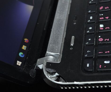 Ноутбук Б-клас HP Pavilion DV6-6C54NR / 15.6" (1366x768) TN / Intel Core i5-2450M (2 (4) ядра по 2.5 - 3.1 GHz) / 4 GB DDR3 / 120 GB SSD NEW / Intel HD Graphics 3000 / WebCam / АКБ не тримає&nbsp;заряд