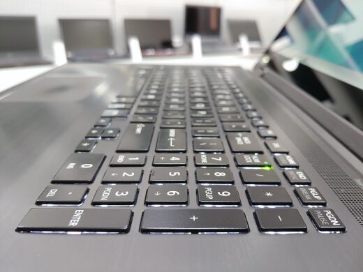 Toshiba Satellite Radius P55W-C5208-4K / 15.6" (3840x2160) IPS Touch / Intel Core i7-5500U (2 (4) ядра по 2.4 - 3.0 GHz) / 8 GB DDR3 / 240 GB SSD / WebCam / NO ODD