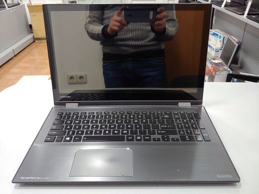 Toshiba Satellite Radius P55W-C5208-4K / 15.6" (3840x2160) IPS Touch / Intel Core i7-5500U (2 (4) ядра по 2.4 - 3.0 GHz) / 8 GB DDR3 / 240 GB SSD / WebCam / NO ODD