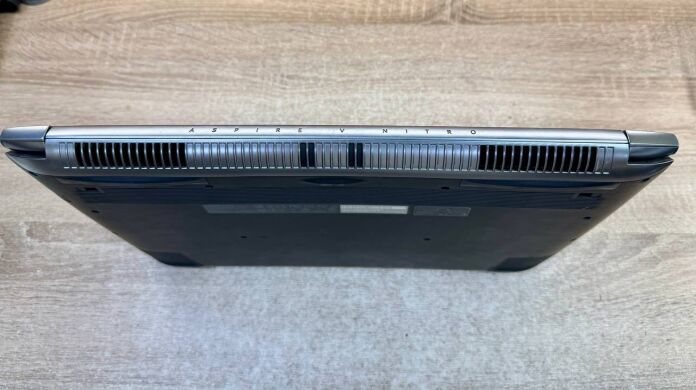 Ігровий ноутбук Acer Aspire V 17 Nitro Black Edition / 17.3" (1920x1080) IPS / Intel Core i7-7700HQ (4 (8) ядра по 2.8 - 3.8 GHz) / 16 GB DDR4 / 240 GB SSD M.2 + 1000 GB SSD / nVidia GeForce GTX 1060, 6 GB GDDR5, 192-bit / WebCam / Windows 10