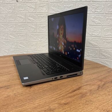 Мобильная рабочая станция Б-класс Dell Precision 7740 / 17.3" (1920x1080) IPS / Intel Core i9-9980HK (8 (16) ядра по 2.4 - 5.0 GHz) / 16 GB DDR4 / 512 GB SSD NVMe / AMD Radeon Pro WX 3200, 4 GB GDDR5, 128-bit / WebCam